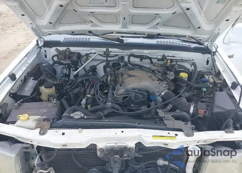 2000 Nissan Frontier Se-V6/Xe-V6 from USA, damaged, VIN 1N6ED27T4YC315946